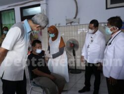 Tidak Takut, Pedagang Pasar di Pati Malah Senang Saat Disuntik Vaksin, Apa Alasannya?
