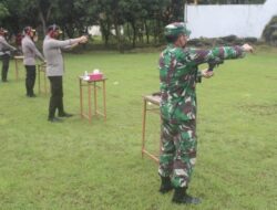 Wujud Sinergitas TNI-Polri, Prajurit TNI Kodim 0718/Pati Bersama Personel Polri Adakan Latihan Menembak