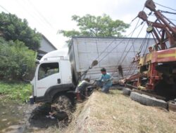 Mobil Dinas Plat Merah K 98 Terlibat Kecelakaan di Jalan Pantura Pati – Juwana