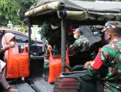 Peduli Kepada Sesama, Tim ACT Bersama Kodim 0718/Pati Bagikan 500 Nasi Kotak Ke Masyarakat