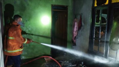 Gara – Gara Televisi Meledak, Rumah Hangus Terbakar