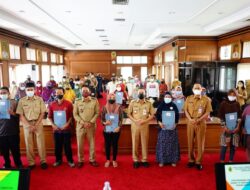 Berikan Santunan Kematian, Bupati Sebut Angka Kematian di Tahun 2021 Menurun