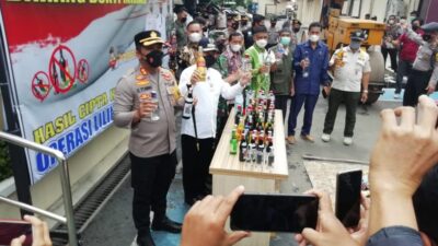 Ribuan Botol Miras Dimusnahkan di Polres Pati, Jelang Tahun Baru 2022