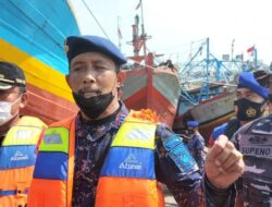 Antisipasi Terjadi Kebakaran Kapal, Tim Kemaritiman Juwana Gelar Patroli di Sepanjang Sungai Juwana