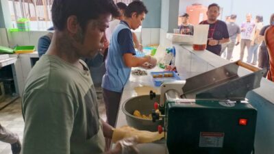 Napi Bertato Jadi Koki Buat Kue Lebaran di Lapas Kelas IIB Pati